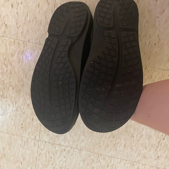 Oofos size 11 black clogs - Picture 3 of 4